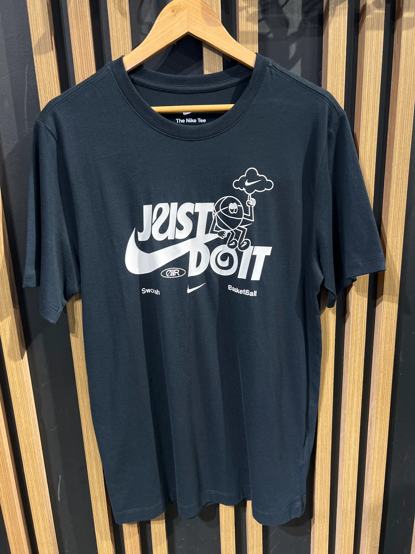 CAMISETA TEE JDI SWOOSH SUST preta m