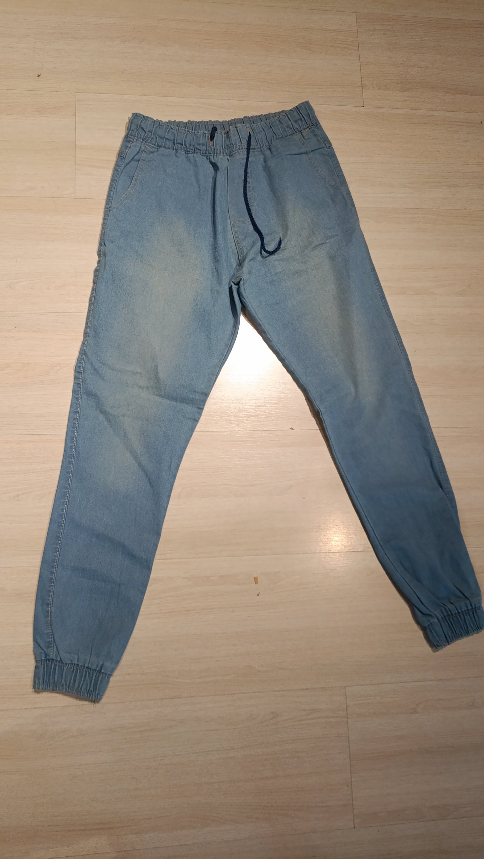 Calça jogger jeans claro
