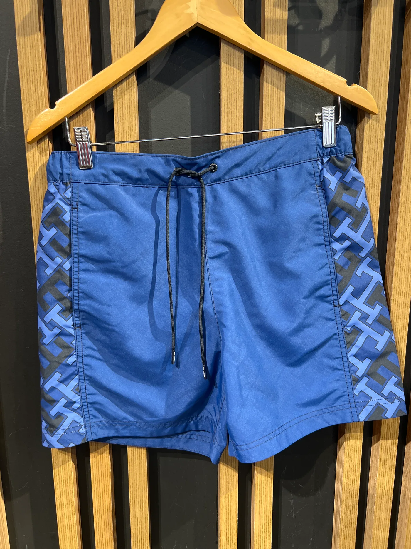 HILFIGER MEDIUM FLAG REACTIVE