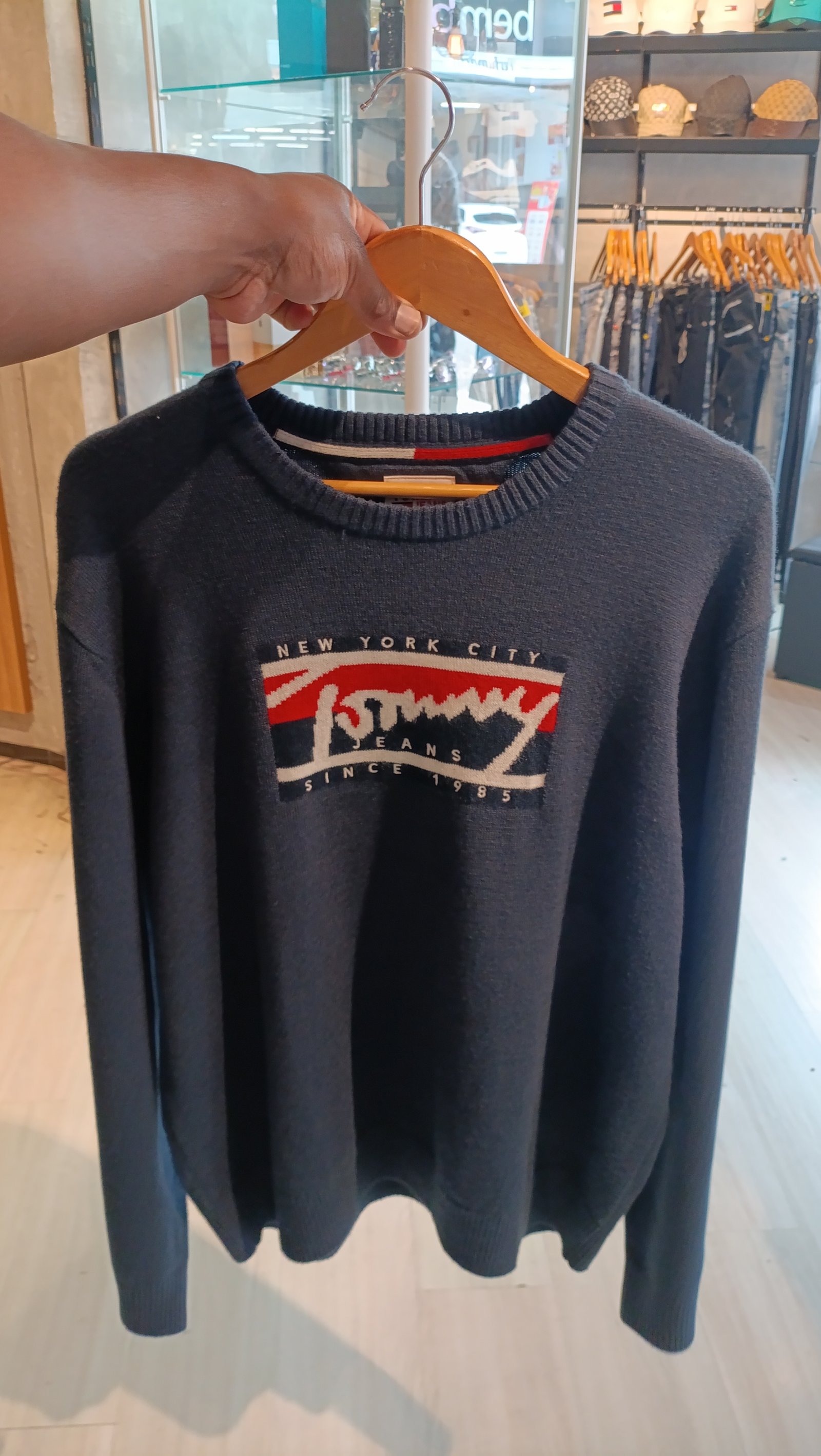 TOMMY GRAPHIC