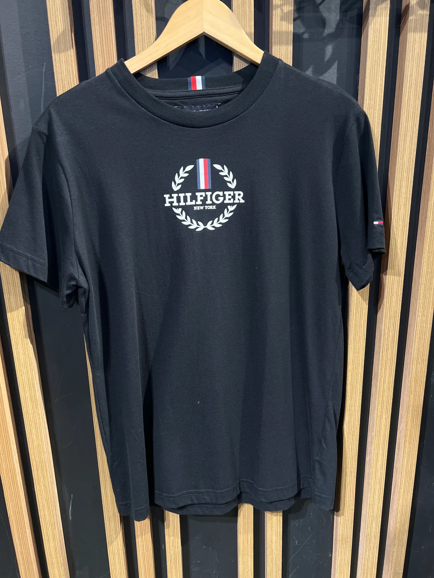 AB GLOBAL STRIPE WREATH TEE Preta P